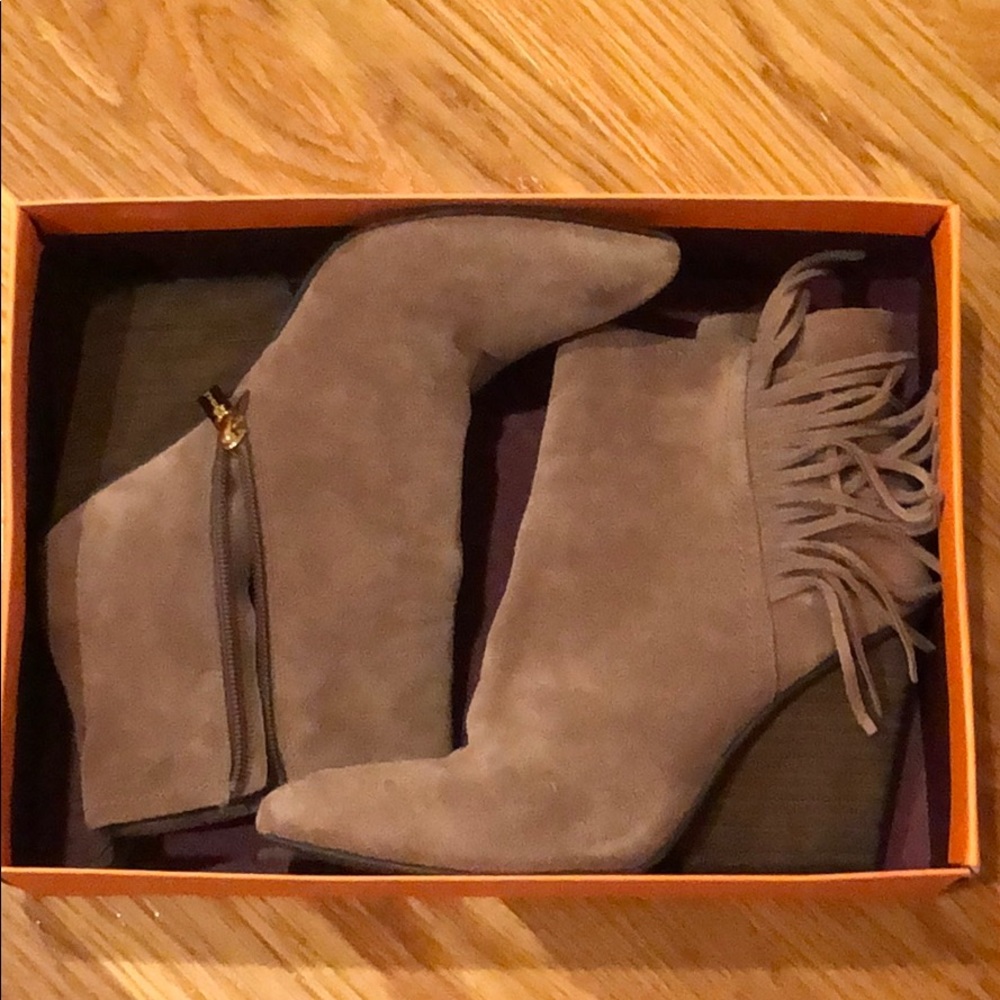 Isola Antonella fridge bootie ships without shoe box